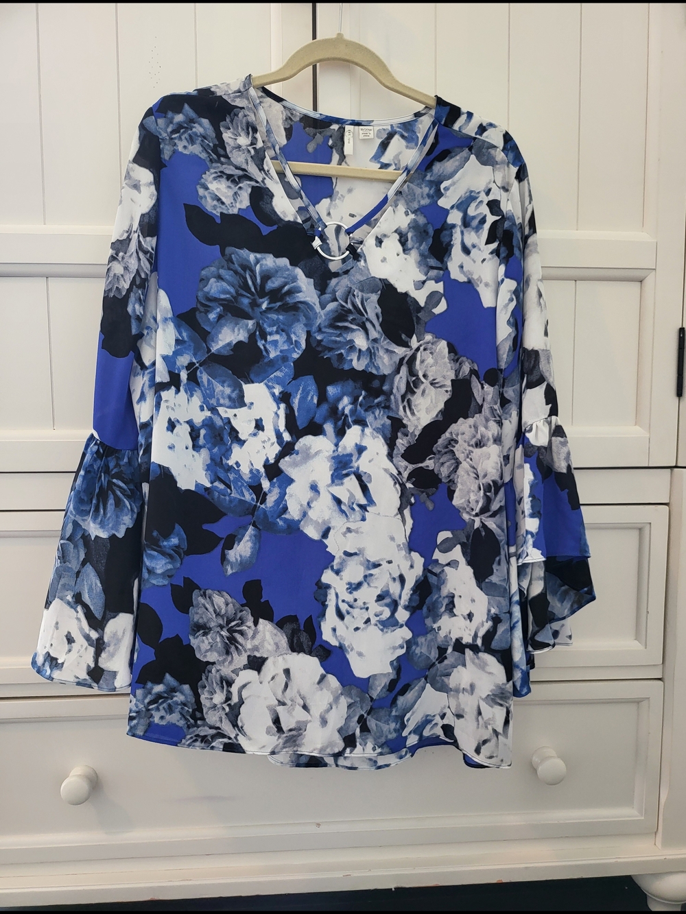 Cato 18/20W Blue, White, Black Floral V-Neck Bell Sleeve Tunic